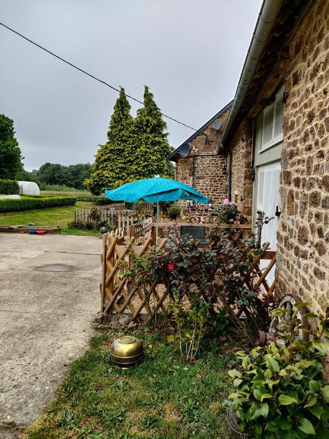 Les Petits Champs Apartman Buais-les-Monts Kültér fotó
