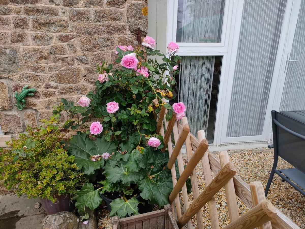 Les Petits Champs Apartman Buais-les-Monts Kültér fotó