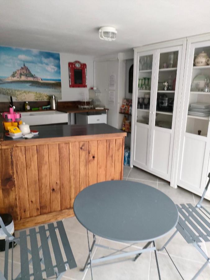Les Petits Champs Apartman Buais-les-Monts Kültér fotó