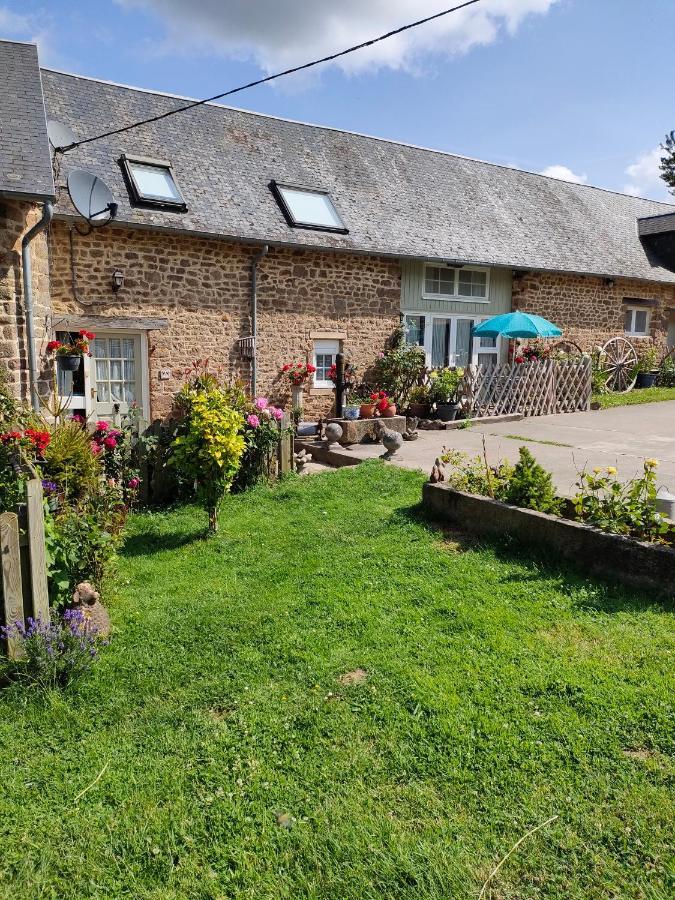 Les Petits Champs Apartman Buais-les-Monts Kültér fotó