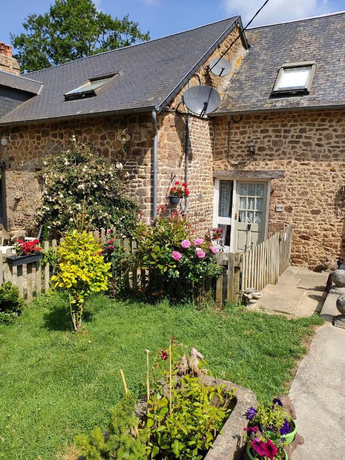 Les Petits Champs Apartman Buais-les-Monts Kültér fotó